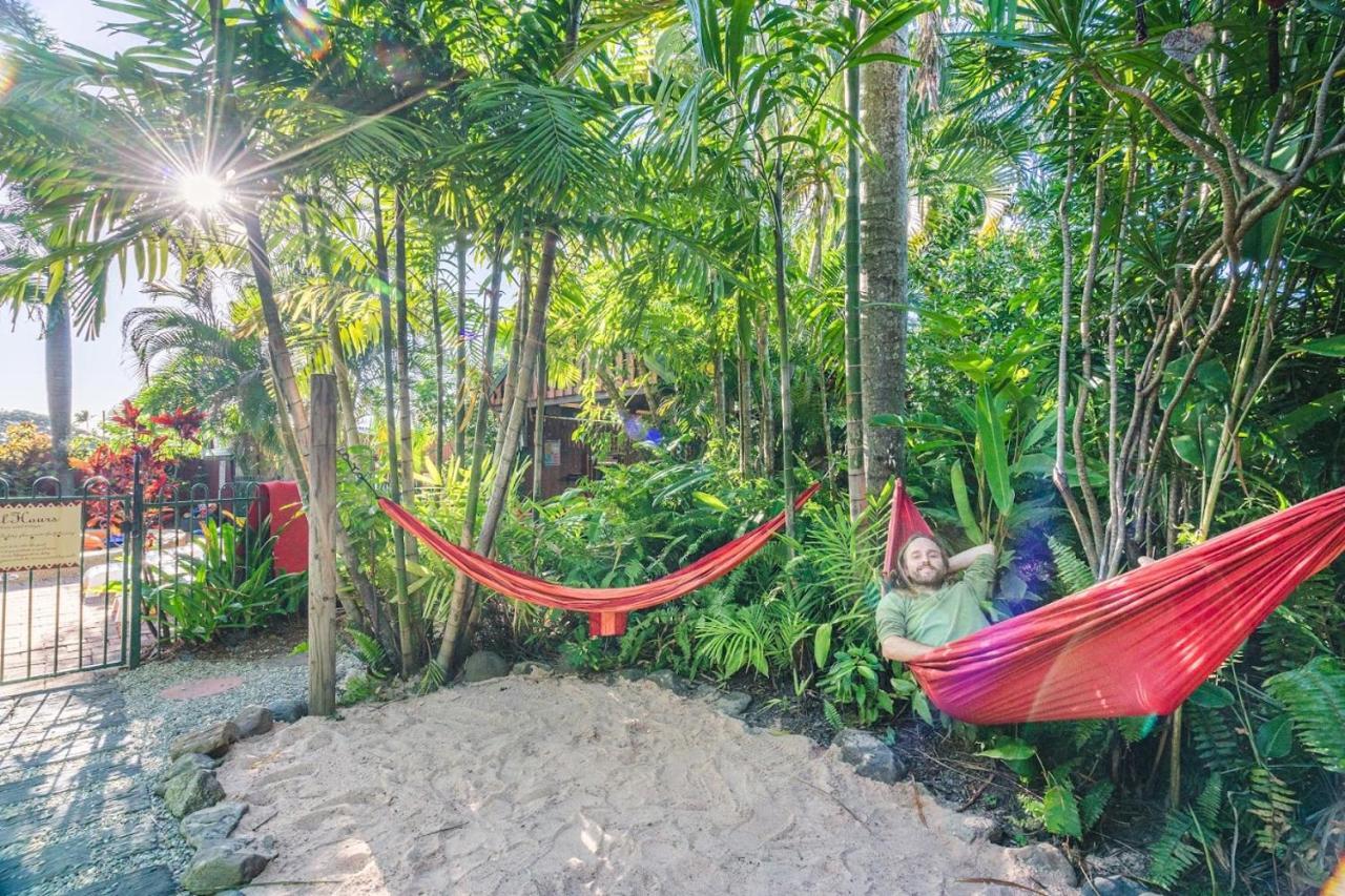 Tropic Days Boutique Hostel 케언스 외부 사진