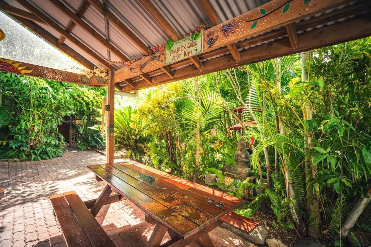 Tropic Days Boutique Hostel 케언스 외부 사진