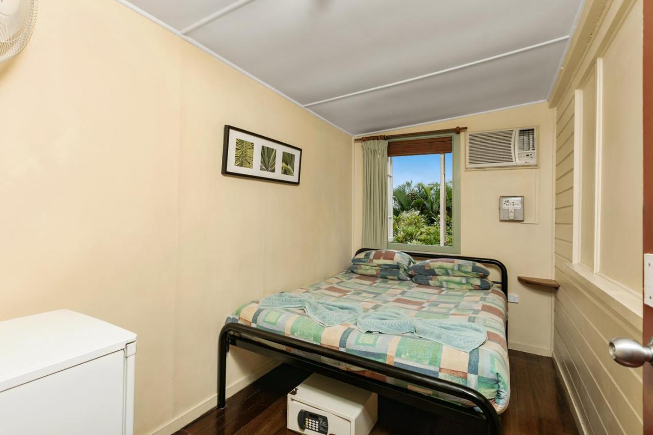 Tropic Days Boutique Hostel 케언스 외부 사진